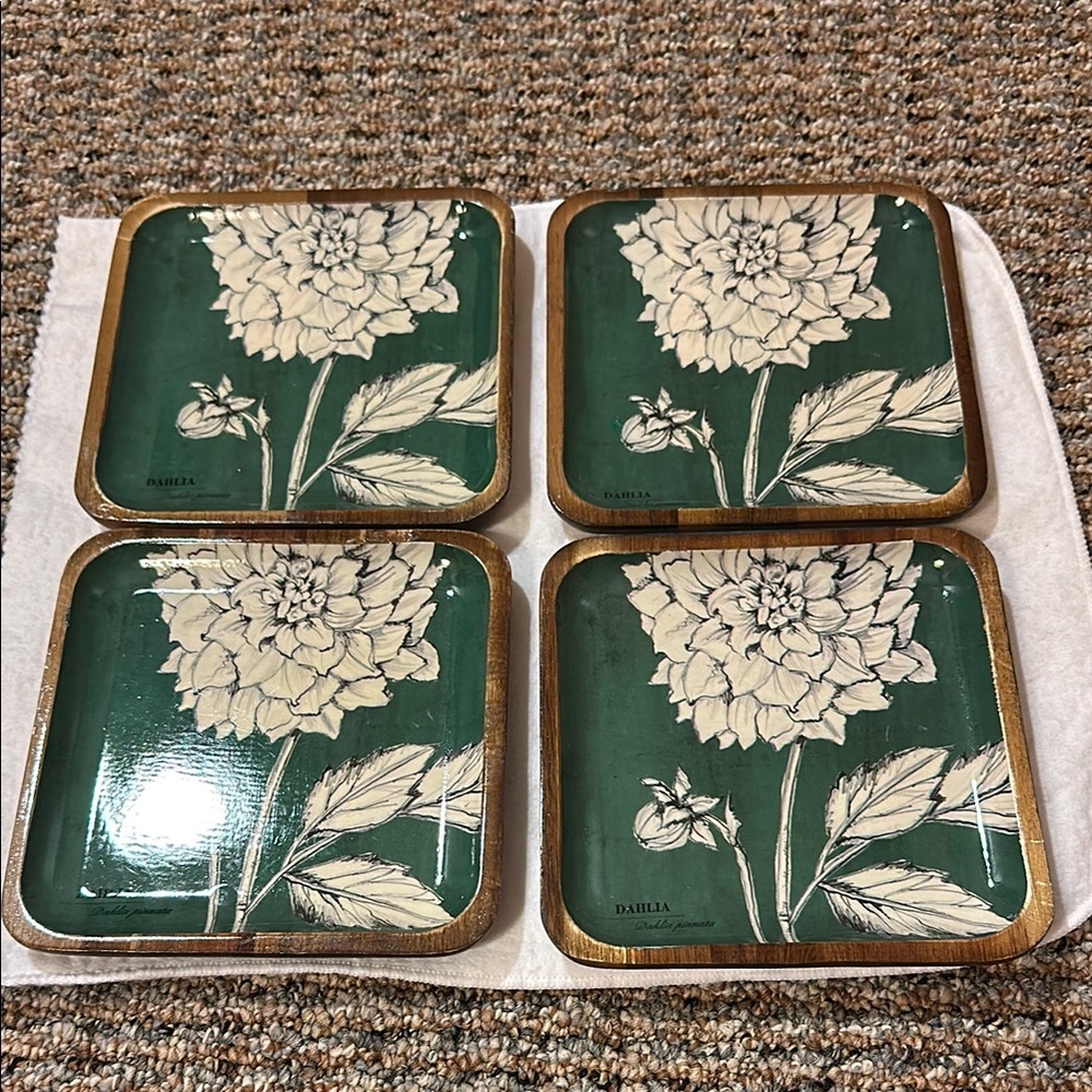 Dahlia Floral Appetizer Plates Set of 4